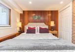 Location vacances Victoria - 2 Bedroom 1 Bath On An Oak Tree Lined End Street On The Galloping Goose-1