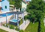 Location vacances Imotski - Awesome Home In Poljica Imotska With Wifi-1