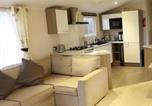 Location vacances Llanddyfnan - Ty Newydd Leisure Park 2-Bed Caravan Sleeps 6-4