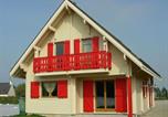 Location vacances Santec - Chalet Familial en Bois à 150 m de la Mer-1