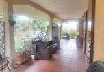 Location vacances  Province de Forlì-Césène - Charming Apartment in San Mauro Pascoli with Garden, 75 m². --2