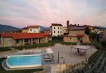 Location vacances  Province d'Arezzo - Inviting apartment in Poppi with patio-1