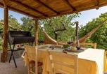 Location vacances Marliana - Awesome Home In Macchino With Kitchen-1