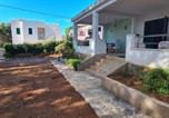 Location vacances  Plaine de Stari Grad - Apartments Antica-1