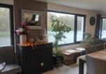 Location vacances Dinant - Charming Riverside House with Jacuzzi and Gym-2