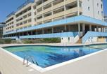 Location vacances  Ville métropolitaine de Venise - Flat in a seafront building with swimming pool-2