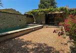 Location vacances Lagnes - Gîte tout confort - jardin et piscine-2