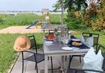 Location vacances Koszalin - Cozy Home In Podamirowo With Lake View-1