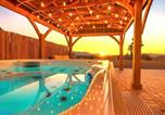 Location vacances Needles - 18x60 Boat Pad Game Room-Lake View Villa-Hot Tub-1