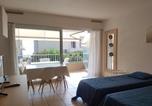 Location vacances Gare SNCF de Saint-Raphaël Valescure - Studio clim. proche plage, commerces & gare avec Wifi, parking en option - Fr-1-466a-15-3