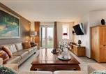 Location vacances South Holland - 608s Two bedroom apartment, terrace & harbor view-1