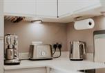 Location vacances Gare de Poole - Saturn Studio by Navie Stays-3