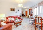 Location vacances Cinigiano - 6 Bedroom Amazing Home In Monticello Amiata-2