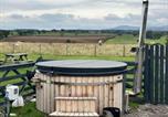 Location vacances Carlisle - Unit 0 - Fully Serviced All Weather Pitch with Hot Tub-1