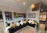 Location vacances Narberth - Petite Retreat - Lovely Pod with Hot Tub-2