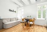 Location vacances Poznań - Stylish Studio with a Mezzanine Near the Market Square by Noclegi Renters-1