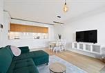 Location vacances  Luxembourg - Luxurious City Retreat Balcony & Pool Access-2