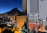 Location vacances Le Cap - Taj Hotel Cape Town - luxury 5 star suites - very spacious with kitchenette, Lions Head views-1