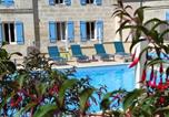 Location vacances Saintes - Appart' Nature L'Escale - Saintes - Calme, Piscine, Parking, Terrasse-1