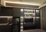 Location vacances Bogor - Studio apartment Transpark Cibubur with Netflix by Helen's Room-4