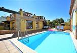 Location vacances O Grove - Family villa with pool in O Con – 200 m², private garden-2