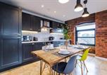 Location vacances Leeds - 2 King Size Beds in Manhattan styled Oversize Apartment-3