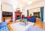 Location vacances  Gare de Newport - Modern Contractor Home - Parking-3