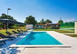 Location vacances Posedarje - Holiday Home with Pool in Posedarje 54923-1