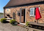 Location vacances  Gare de Stockton - Yarm Cottages Sleeping 6 Forge and Smythy-4