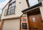 Location vacances  Gare de Cheltenham - The Coach House-2