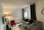 Location vacances  Hauts-de-Seine - Appartement Marceau Courbevoie-1