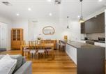 Location vacances Glenelg - Bishop's Rest - Easy Living near Somerton Park Beach-2