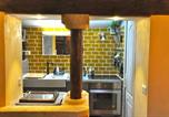 Location vacances Saint-Quentin-la-Poterie - La Maisonnette romantique-4
