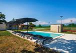 Location vacances Posedarje - Holiday Home with Pool in Posedarje 54923-3