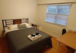 Location vacances  Canada - Spacious Family Room with Shared Washroom-1