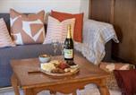 Location vacances Lovedale - Petersons Wines Dairy Cottage with Free Wine Tasting-2
