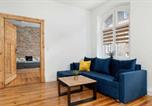 Location vacances Oświęcim - Comfortable Pet-Friendly Apartment with Workspace by Noclegi Renters-1