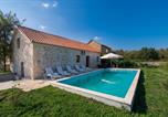 Location vacances  Benkovac - House Stone Curlew 3-4
