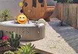 Location vacances Ginestas - Villa Avec Piscine Spa Et Sauna-4