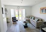 Location vacances  Gare de Slough - Stylish 2bdr House w Parking Near Heathrow-1