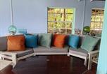 Location vacances  Palm Island ou Ile Prune - Trinity Point Hillside Villa, beach & sunset views-2