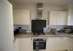 Location vacances  Gare de Slough - Stylish 2bdr House w Parking Near Heathrow-2