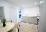 Location vacances Henley-on-Thames - Luxury 4-Bed Terrace - 5 mins from Reading Station-3