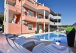 Location vacances Solin - 3 Bedroom Beautiful Apartment In Solin-1