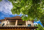 Location vacances Subbiano - Experience the charm of Tenuta Le Caselle, a cozy farmhouse surrounded by nature and comfort!-2
