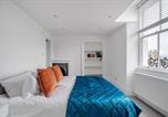 Location vacances  Gare de Bath - Central 2-Bed Apartment Stunning Views-4