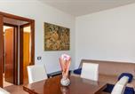 Location vacances Camaiore - Residence Caravel 16-4