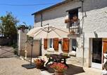 Location vacances Chaveignes - Gîte 40m² au calme avec cour privée - Fr-1-381-24-4