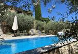 Location vacances Saint-Saturnin-lès-Apt - Grande villa rénovée avec piscine, clim et Wi-Fi au coeur du Luberon - Fr-1-708-61-2