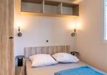 Location vacances Plonéour-Lanvern - Mobil Home 20m² avec Terrasse à Tréguennec - Api-1-52-909-2
